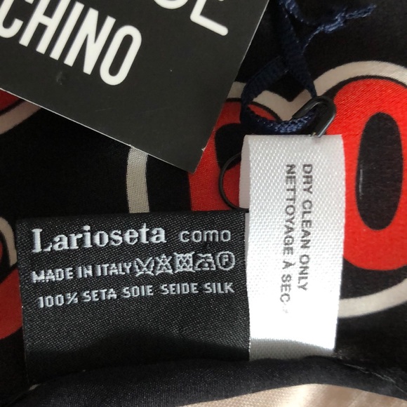 Boutique Moschino - Squared Scarf with Hearts - Picture 4 of 4